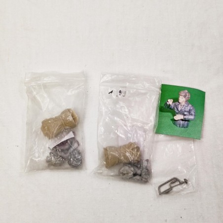 Serie Kit 2 bust completi e diverse teste carristi russi da assemblare sc. 1/16