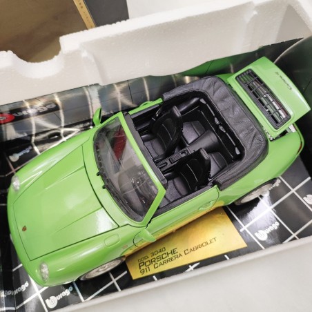 Porsche 911 cabriolet sc. 1/18 Burago con ruote tuning colore verde