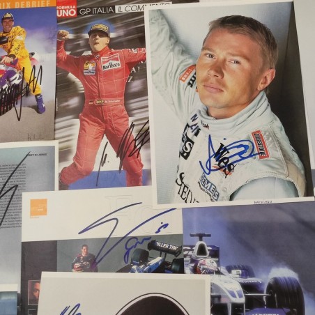 Lotto di 25 ritagli riviste con autografi piloti e dirigenti F1