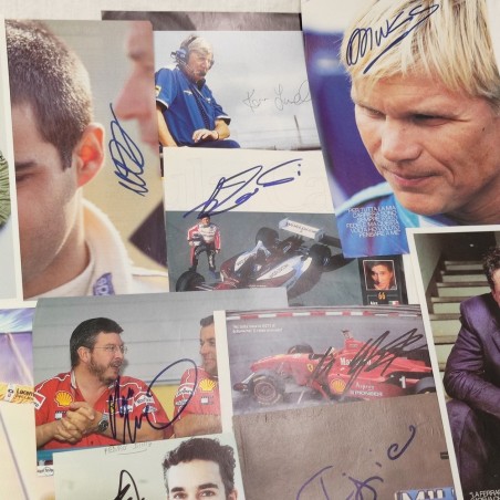 Lotto di 25 ritagli riviste con autografi piloti e dirigenti F1