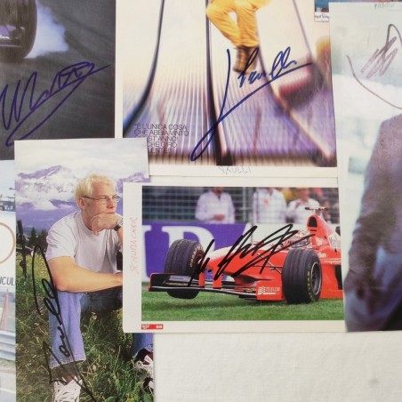 Lotto di 25 ritagli riviste con autografi piloti e dirigenti F1