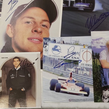 Lotto di 25 ritagli riviste con autografi piloti e dirigenti F1
