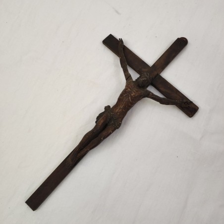 Crocefisso in legno periodo tardo 600 primi del 700
