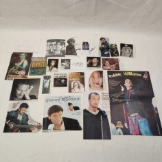 Autografi cantanti 21 autografi su ritagli di riviste giornali