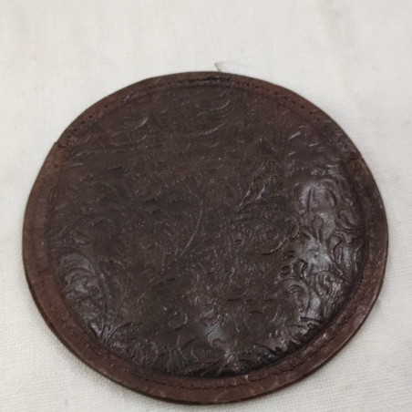 Ovale smaltato con immagine sacra della Vergine Maria e custodia in cuoio