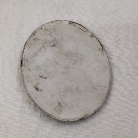Ovale smaltato con immagine sacra della Vergine Maria e custodia in cuoio