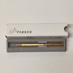 Penna a sfera dorata lavorazione millerighe usata con astuccio Parker