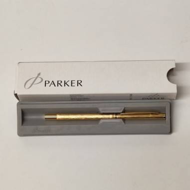 Penna a sfera dorata lavorazione millerighe usata con astuccio Parker