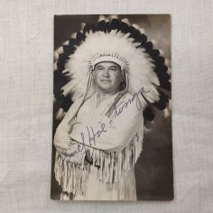 Chief Hal Tonga foto in bianco e nero con abito capo indiano 2
