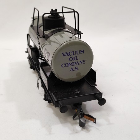 Carro ferroviario cisterna in latta marca ETS scala 0 Vacuum Oil Praha