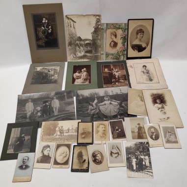 Lotto di 27 fotografie originali tardo 800 primo 900 scatti familiari e ritratti