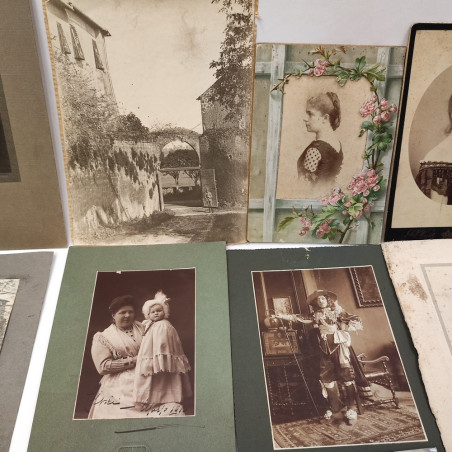 Lotto di 27 fotografie originali tardo 800 primo 900 scatti familiari e ritratti