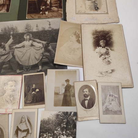 Lotto di 27 fotografie originali tardo 800 primo 900 scatti familiari e ritratti