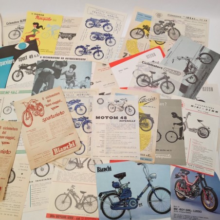 Lotto di 55 brochure volantini di motocicli anni 50/60/70