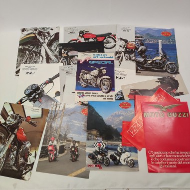 Lotto di 18 brochure Moto Guzzi anni 80 vari modelli e tipi