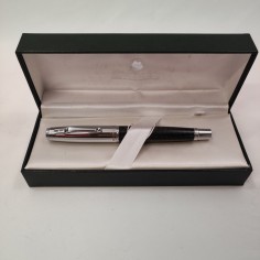 Monteverde penna stilografica Invincia pennino M fusto carbon look nuova