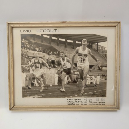 LIVIO BERRUTI fotografia con palmares e autografo in originale
