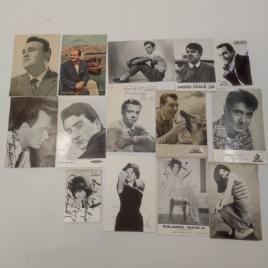 Lotto di 14 fotografie con autografi di cantanti anni 50/60