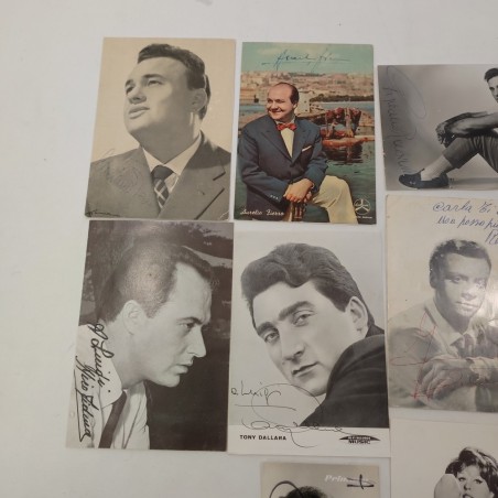 Lotto di 14 fotografie con autografi di cantanti anni 50/60