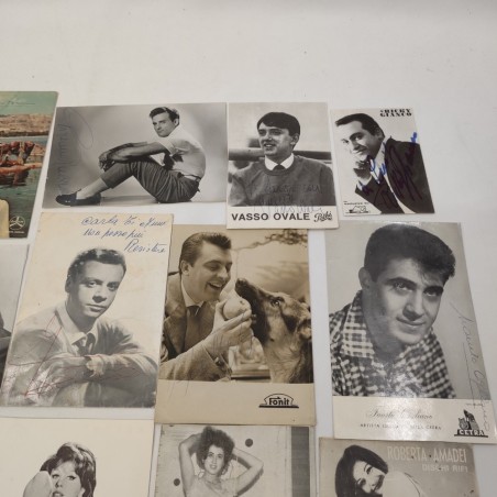 Lotto di 14 fotografie con autografi di cantanti anni 50/60