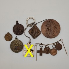 Lotto di 9 medaglie in bronzo militari e fasciste periodo primo e metà 900
