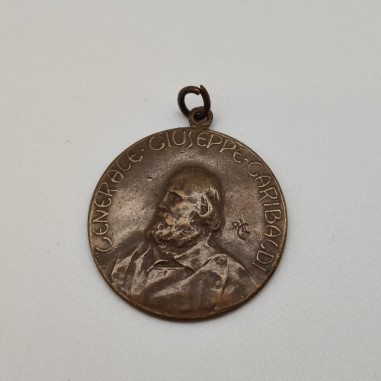Medaglia in bronzo con anello di sospensione GIUSEPPE GARIBALDI 1907 d. 32 mm
