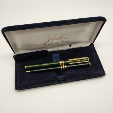 Coppia di penne una stilografica e biro fusto verde smeraldo effetto marmo