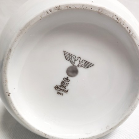 Brocca / bollitore tedesco in ceramica bianca con svastica al fondo 1941