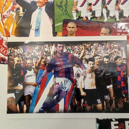 Lotto di 13 fotografie Bologna Calcio molte con autografi in originale giocatori