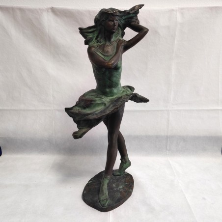 Scultura in bronzo con figura femminile giovane che danza h. 60 cm circa