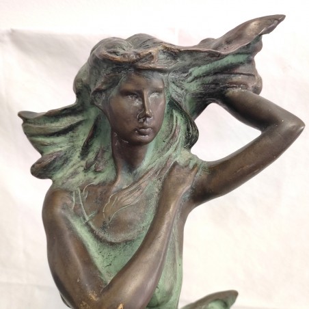 Scultura in bronzo con figura femminile giovane che danza h. 60 cm circa
