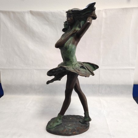 Scultura in bronzo con figura femminile giovane che danza h. 60 cm circa
