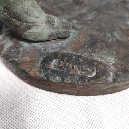 Scultura in bronzo con figura femminile giovane che danza h. 60 cm circa
