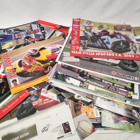 Enorme lotto di autografi motociclisti Superbike Moto GP altre classi circa 400