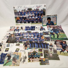 Lotto di 41 tra poster, ritagli di giornali e cartoline Inter con autografo originali