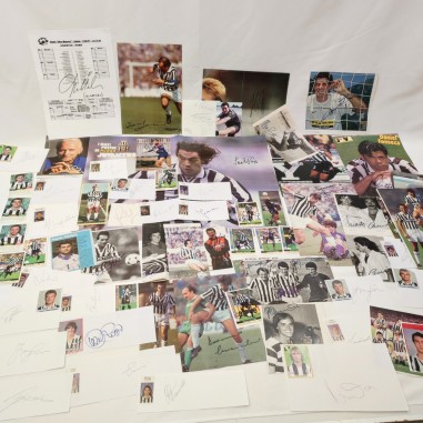 Lotto di 94 tra foto ritagli cartoline calciatori Juventus con autografo anni 90