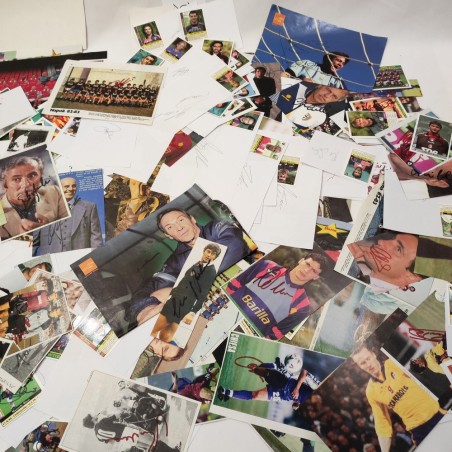 Lotto accumulo di ritagli riviste con 300 autografi calciatori misti anni 90