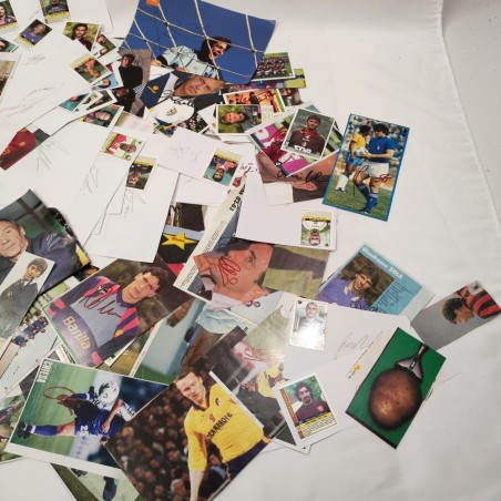 Lotto accumulo di ritagli riviste con 300 autografi calciatori misti anni 90