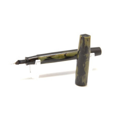 Penna stilografica fountain pen senza indicazione di marca fusto nero e verde 2
