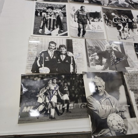 Lotto di 26 fotografie originali con autografi calciatori anni 90
