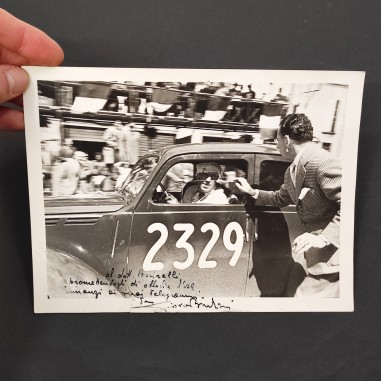 Fotografia manifestazione automobilistica anni 40 con dedica al Dott. Assirelli