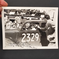 Fotografia manifestazione automobilistica anni 40 con dedica al Dott. Assirelli 2