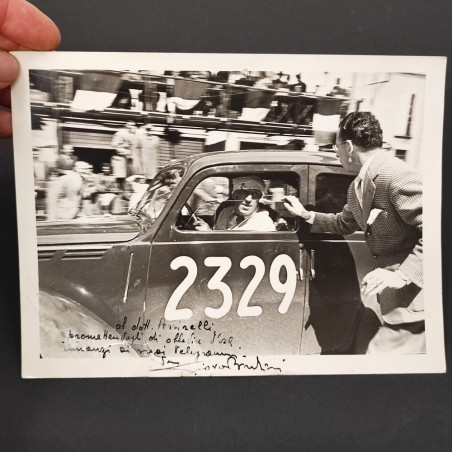 Fotografia manifestazione automobilistica anni 40 con dedica al Dott. Assirelli