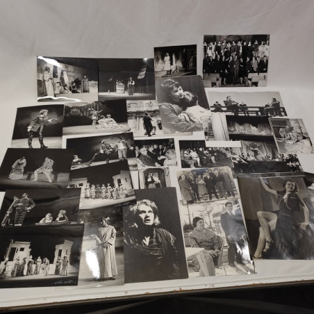 Importante accumulo oltre 300 fotografie di scena teatrale, politica anni 60/70