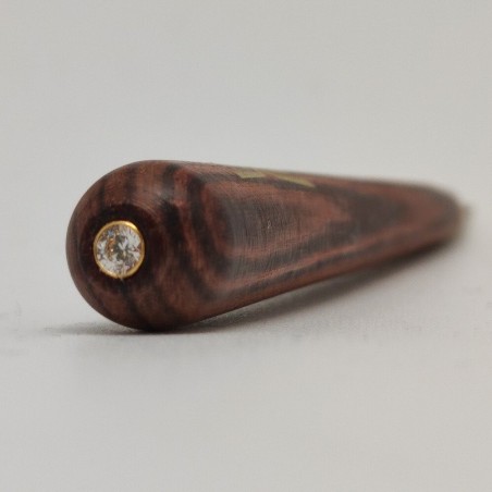 Mini punteruolo in legno con brillantino probabile strumento orologiaio