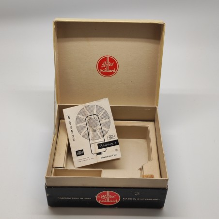 Bolex Paillard scaola in cartone con scritta a penna Leica
