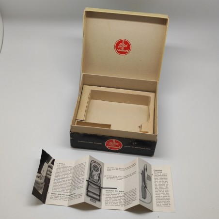 Bolex Paillard scaola in cartone con scritta a penna Leica