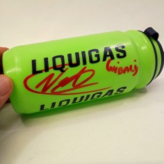 Autografo ciclista Vincenzo Nibali su borraccia in plastica verde Liquidgas 2