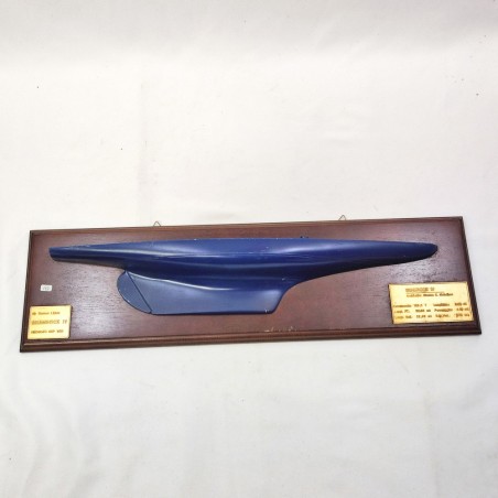 Asse in legno con modello scafo Shamrock IV Americas Cup 1920