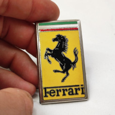 Ferrari placca frontale da cofano con smalti 33x58 mm 2